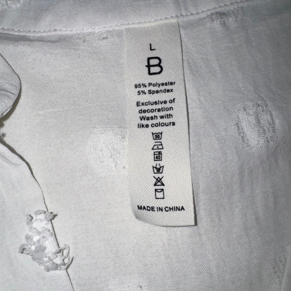 Blooming Jelly White Swiss Dot Flutter Sleeve‎ Split V-Neck Blouse Top Large - Picture 8 of 10